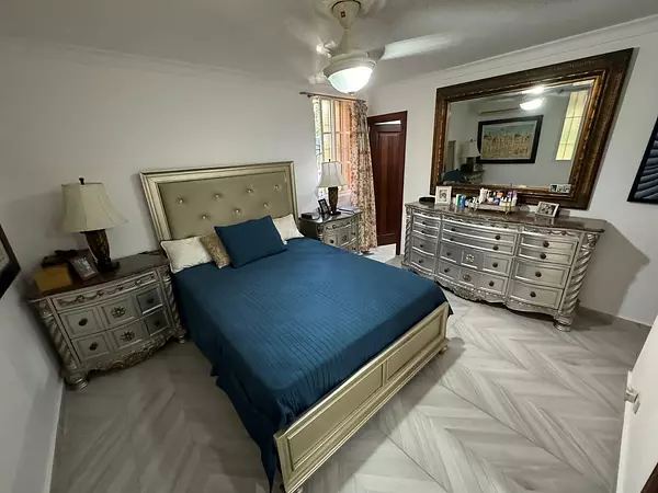 apartamentos - Apartamento en Venta
GALÁ
RD$8,000,000.00
Mantenimiento: RD$3,000.00

 10