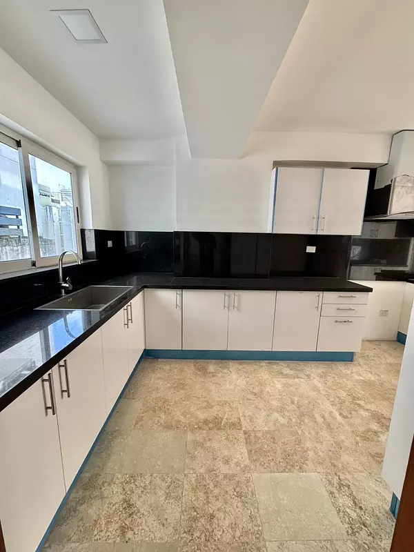 apartamentos - Apartamento en Venta SERRALLÉS  USD 300,000.00  9
