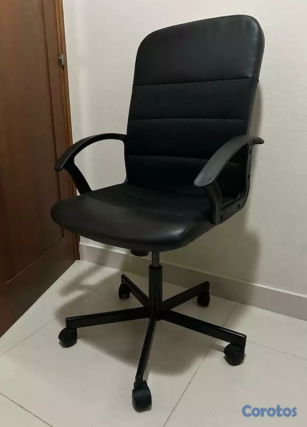 articulos de oficina - Silla Negra de Oficina 2