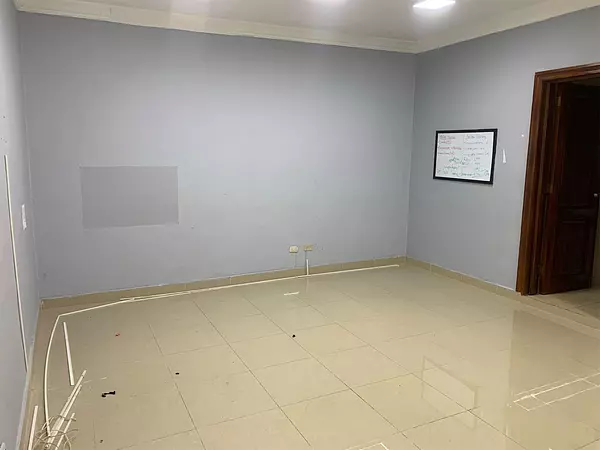 oficinas y locales comerciales - Local céntrico en Naco 7