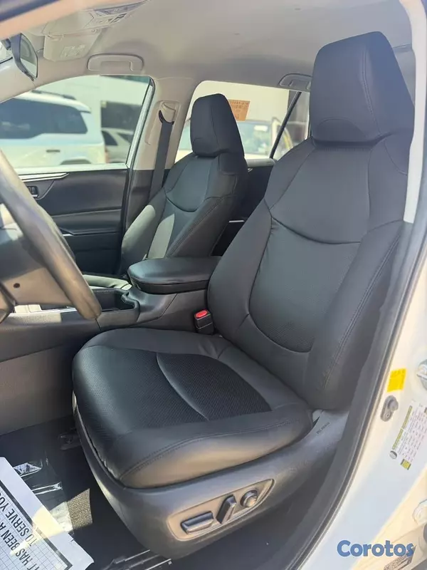 jeepetas y camionetas - Toyota RAV4 XLE 2022
 8