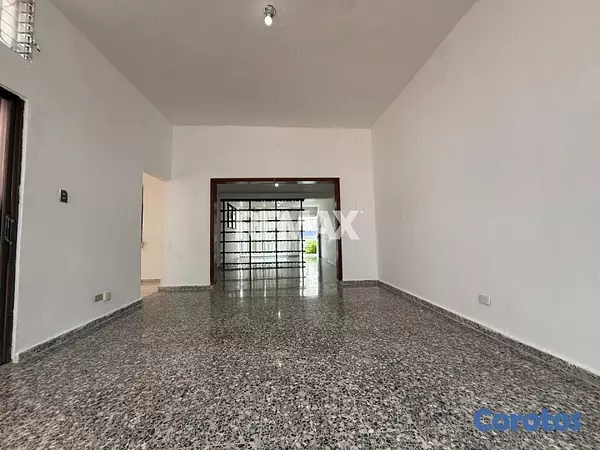 oficinas y locales comerciales - Local comercial de 250mt2 en alquiler en Los Prado 10