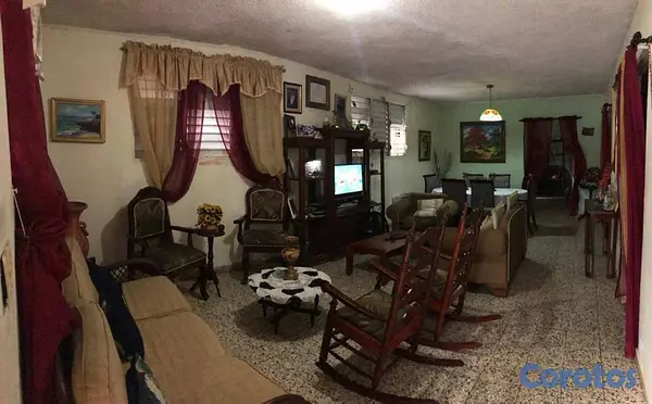 casas - Casa de 3 habitaciones 2 baños en venta en Ensanch 8