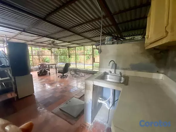oficinas y locales comerciales -  A tres min Mirador Sur 1er piso local alquiler zona industrial Herrera  6