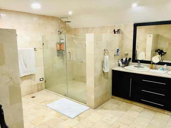 penthouses - Penthouse en venta  Arroyo Hondo  Viejo, 2 niveles con amplios espacios. 6