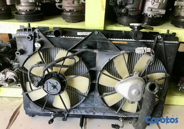 repuestos - Radiador usado para Toyota Corolla 2018 – Buen est