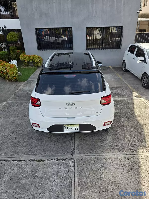 jeepetas y camionetas - Hyundai Venue 2024 - Solo 10,930 km - Único Dueño  7