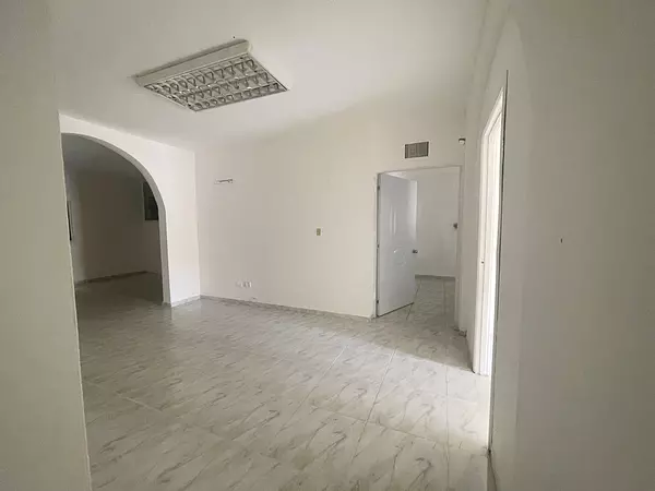 oficinas y locales comerciales - Local céntrico y comercial  10