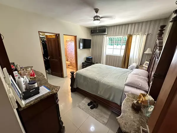 apartamentos - Apartamento en Venta
GALÁ
RD$8,000,000.00
Mantenimiento: RD$3,000.00

CARACTERÍS 6
