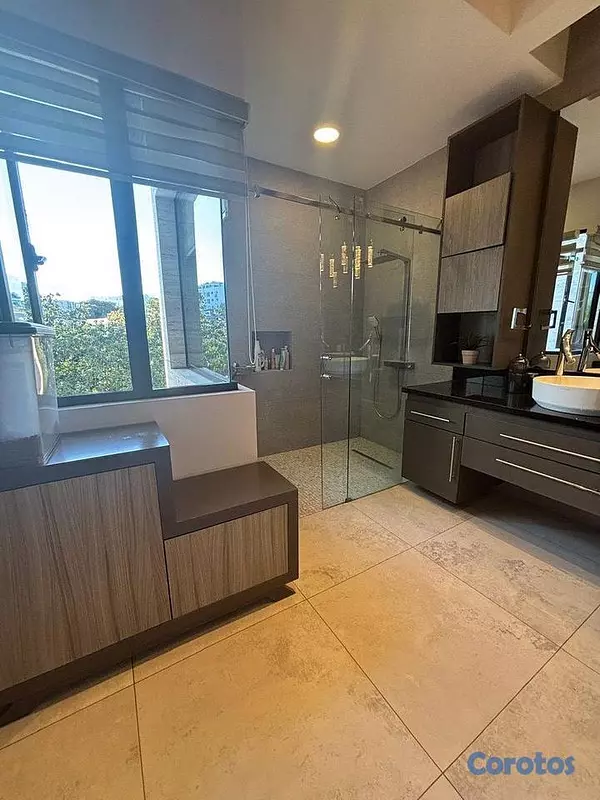 casas - Casa de 4 habitaciones 4 baños en alquiler en Viej 5