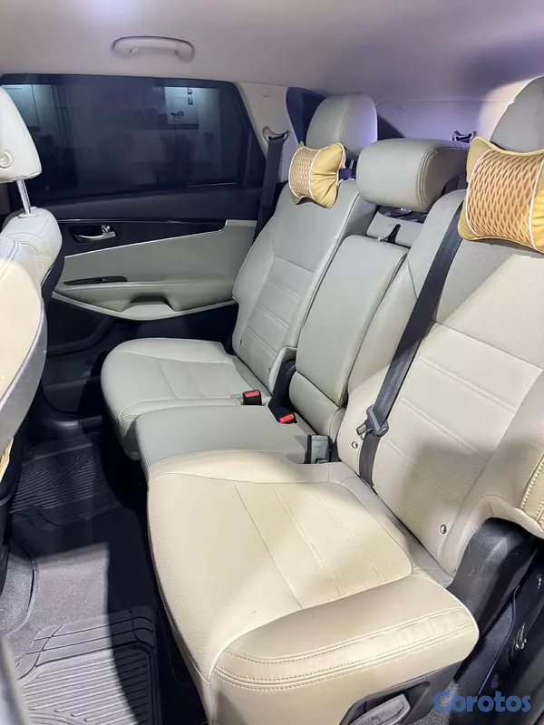 jeepetas y camionetas - KIA SORENTO 2019 LX 3 filas de asientos  8