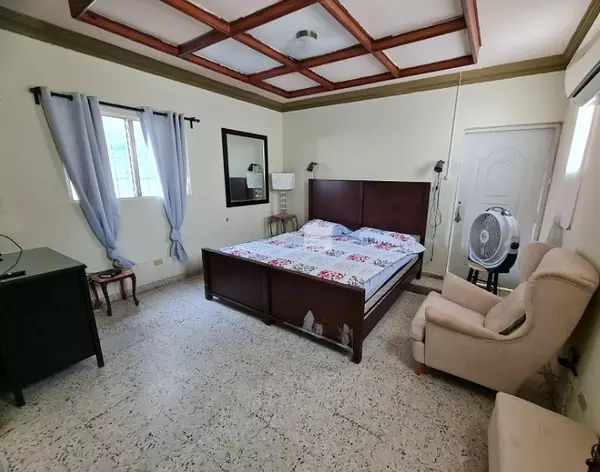 casas - Alquiler Casa de 4 Habitaciones para Negocio, en Excelente Zona de Renacimiento 8