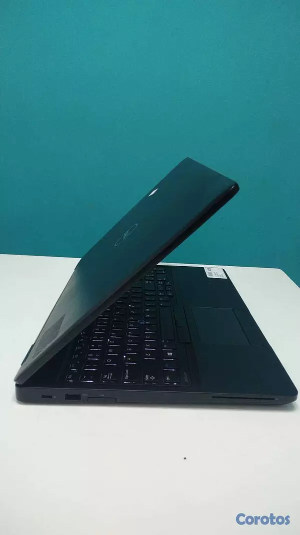 computadoras y laptops - `Laptop, Dell Latitude 5590 / 8th Gen, Intel Core  4