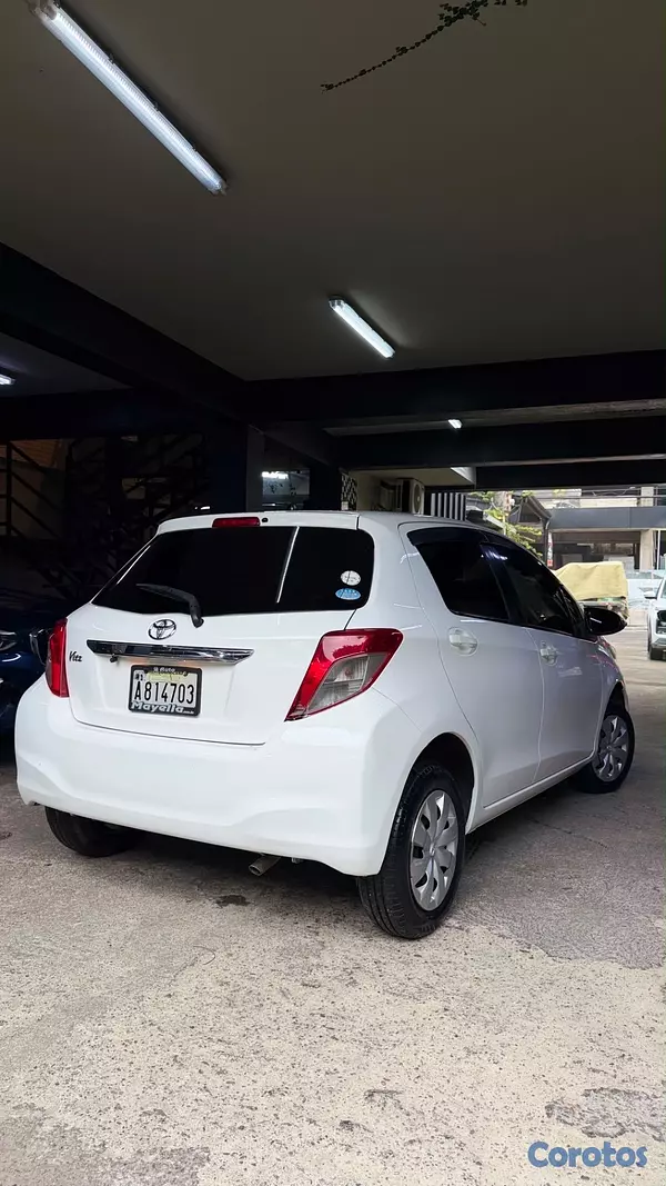 carros - TOYOTA VITZ 2013  2