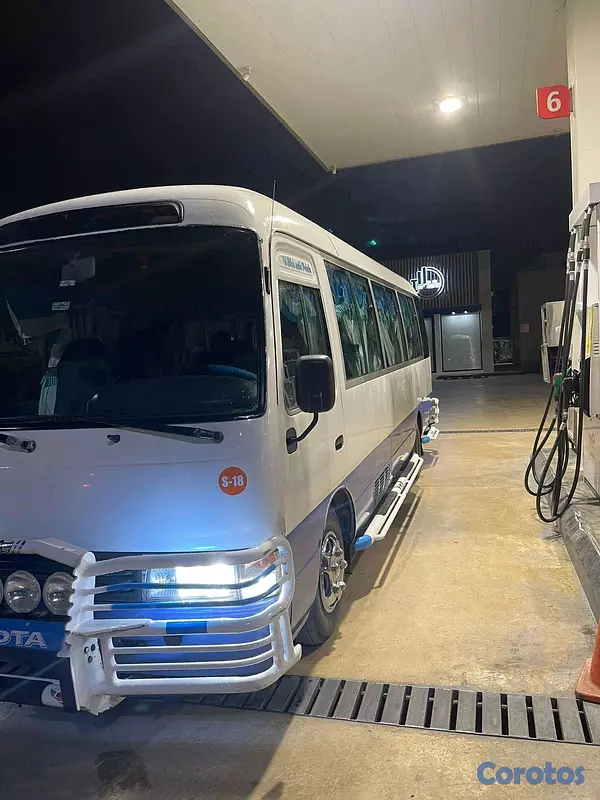 camiones y vehiculos pesados - Toyota Coaster 2013 2