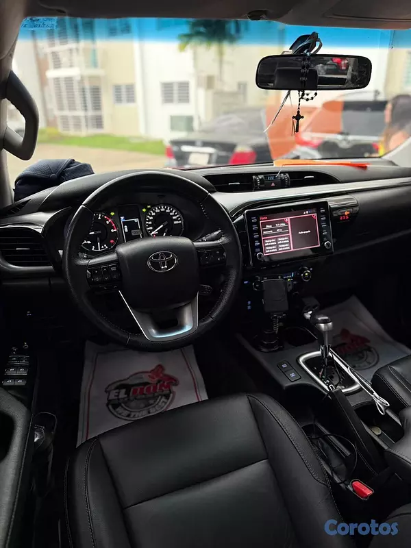 jeepetas y camionetas - Toyota Hilux 2022 SRV  5