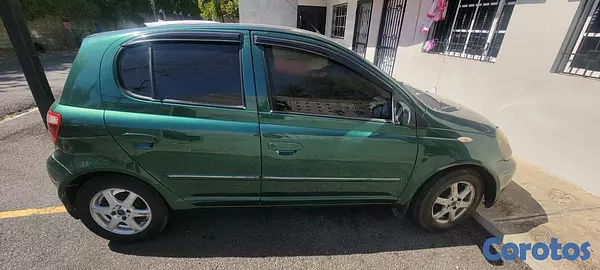 carros - Toyota Vitz 2002 – Económico y confiable 6