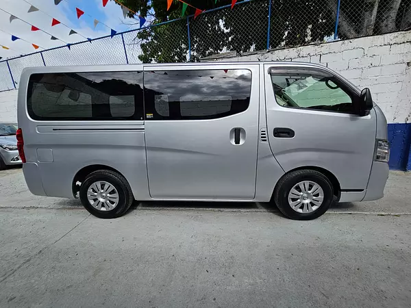 otros vehiculos - NISSAN NV350 CARAVAN  5