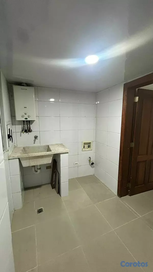 apartamentos - Venta Apto. en Naco, 3 er piso Dos parqueos, 3 hab. cuarto servicio, family. 7