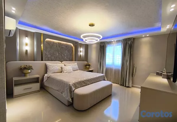casas vacacionales y villas - 🏡 Villa Familiar en San Luis, Próxima a la Av. Cha 5