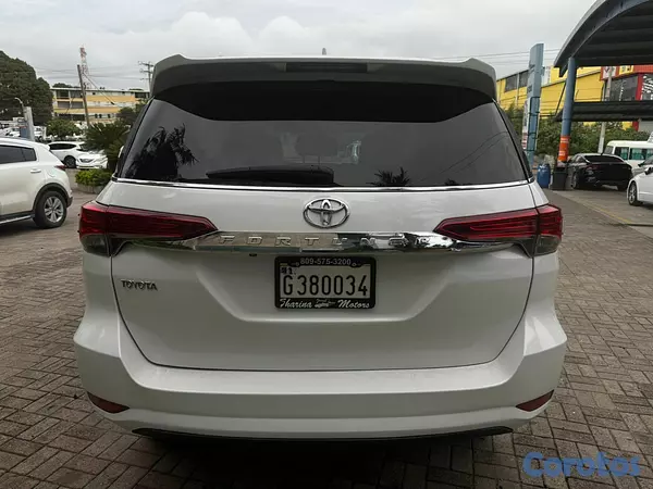 jeepetas y camionetas - Toyota fortuner 2017 6