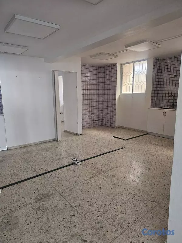 casas - Casa comercial de 315m2 en alquiler en Evaristo Mo 3