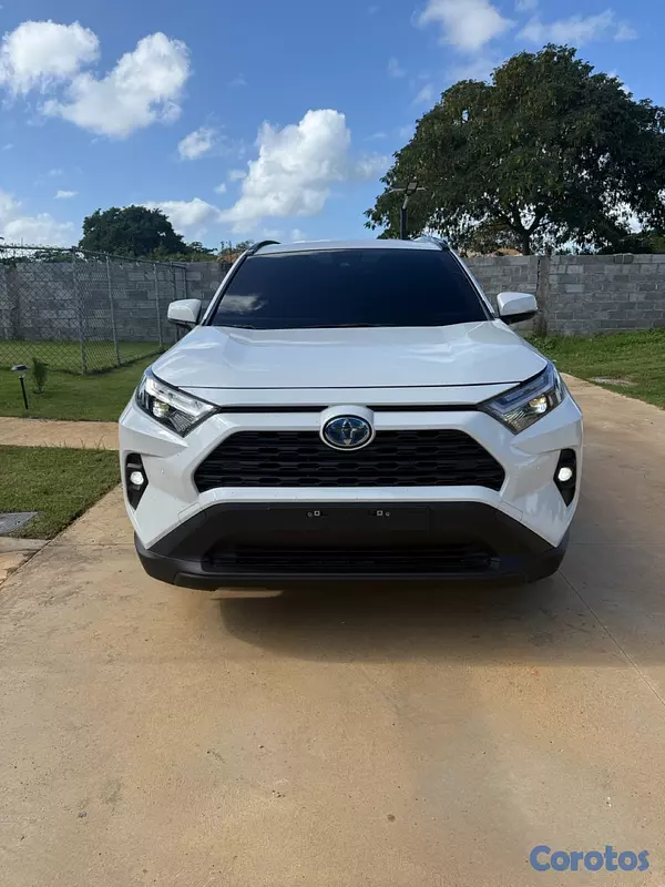 jeepetas y camionetas - se alquila Toyota rav4 híbrida  3