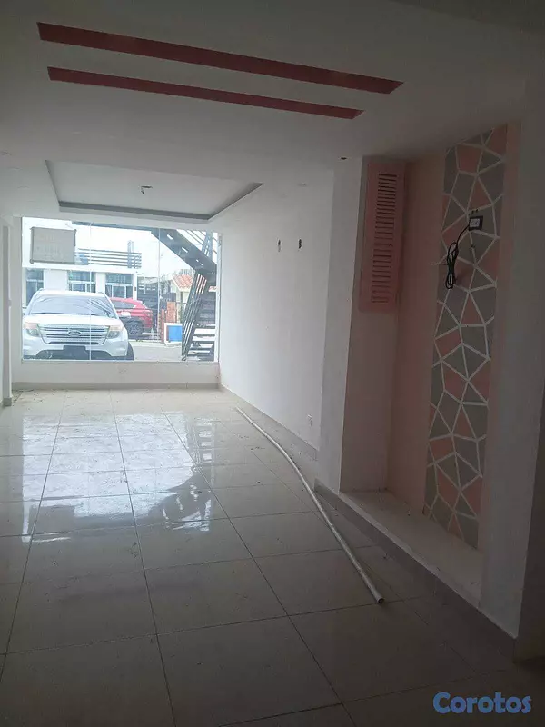 oficinas y locales comerciales - Local Comercial en Alquiler, Jardines Metropolitan 3