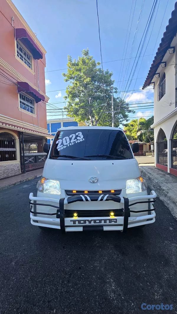 jeepetas y camionetas - toyota lite ace 2023 
6,000 klm version delta comercial no es guía cambiado 2
