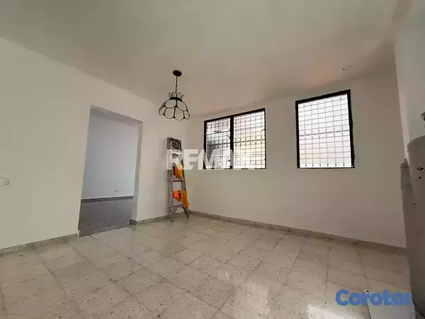 oficinas y locales comerciales - Local comercial de 250mt2 en alquiler en Los Prado 9