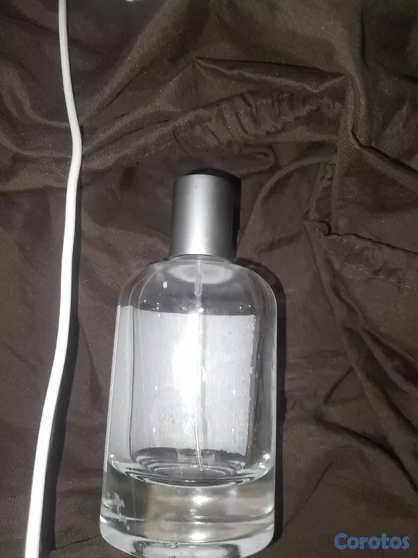 salud y belleza - Se vende frasco de perfume original  2