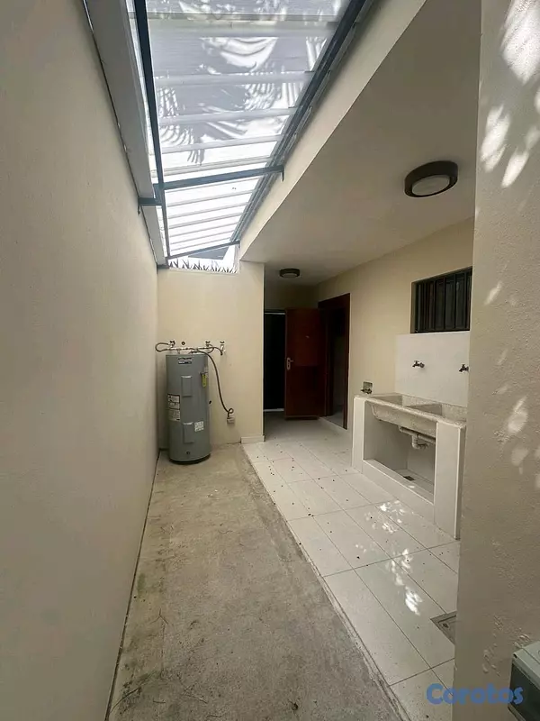 casas - Alquiler de Casa en Ensanche paraíso  3