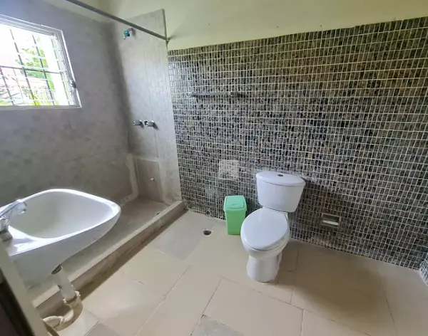 casas - Alquiler Casa de 4 Habitaciones para Negocio, en Excelente Zona de Renacimiento 9