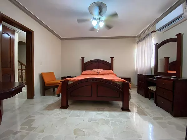 casas - Casa dos niveles con patio, Corales del Sur, Cerca de la Charles con las America 5