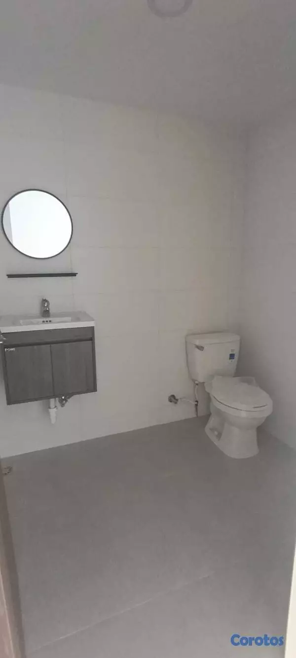 oficinas y locales comerciales - La Julia, Local 122mts en primer nivel con terraza 9