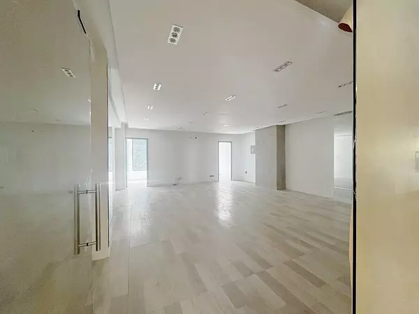 oficinas y locales comerciales - Local céntrico en Piantini 2