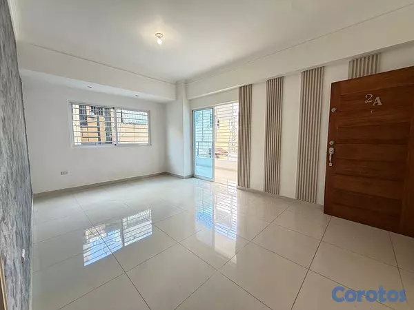 apartamentos - vendo Evaristo Morales tres habitaciones 2.5 baños dos parqueos balcón servicio  4