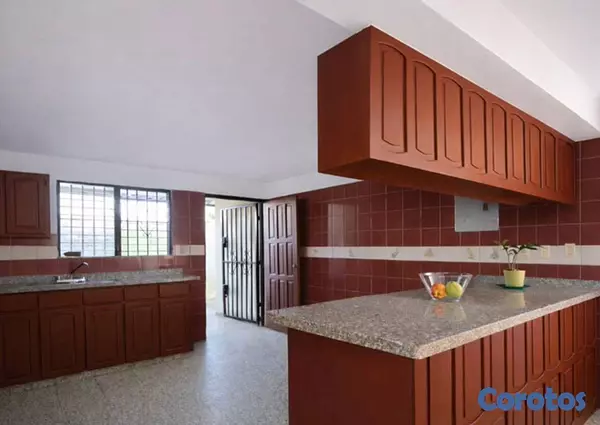 casas - Casa de dos niveles en venta en Miramar 5