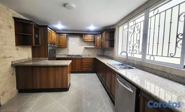 casas - Casa de 4 habitaciones 4 baños en alquiler en Los  4
