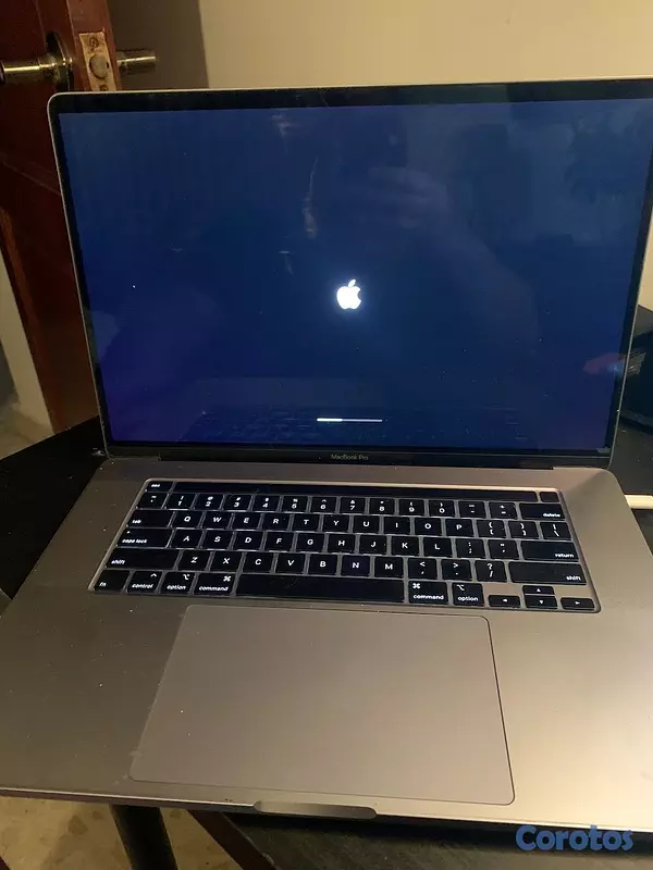 computadoras y laptops - MACBOOK PRO 16" COMO NUEVA 2