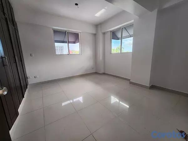 apartamentos - Apartamento amplio en Las Damas 12
