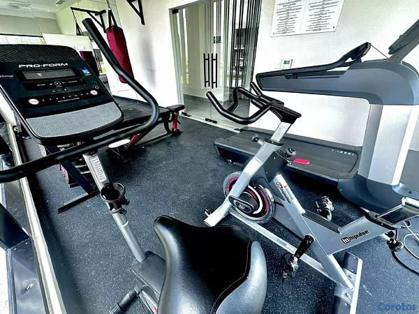 casas vacacionales y villas - Escapada Perfecta: Villa Segura con Piscina y Gym 7