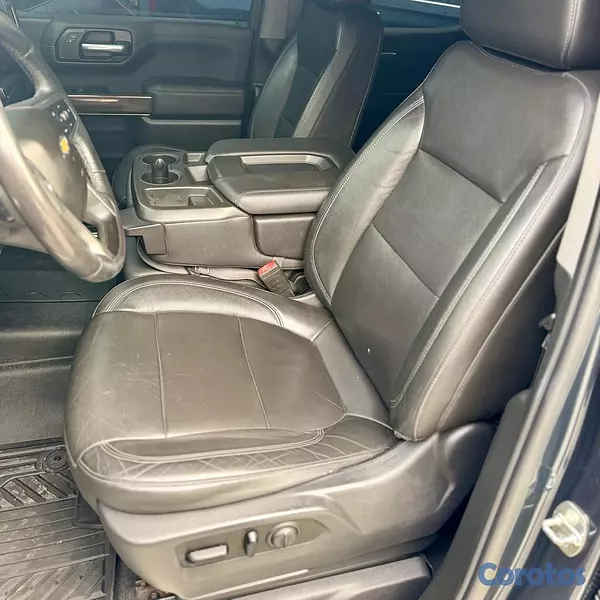 jeepetas y camionetas - CHEVROLET SILVERADO HIGH COUNTRY DURAMAX 1500 LT Z 3