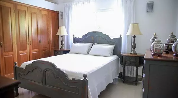 casas vacacionales y villas - Hermosa villa totalmente amueblada
Metro Country Club, Juan Dolio, San Pedro de  5