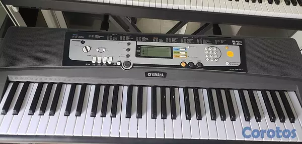 instrumentos musicales - Piano Yamaha EZ-200 -61teclas Incluye: fuente   -  1