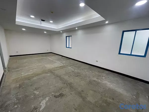 oficinas y locales comerciales - alquiló local comercial Gazcue amplio capacidad para 30 vehículos  13