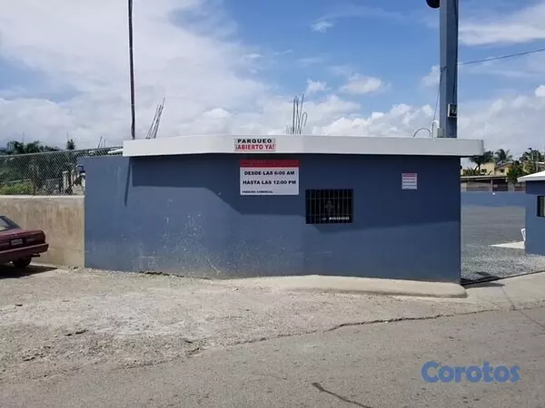 oficinas y locales comerciales - Se vende Parqueo Comercial detrás parada Metro Mamá Tingó 7