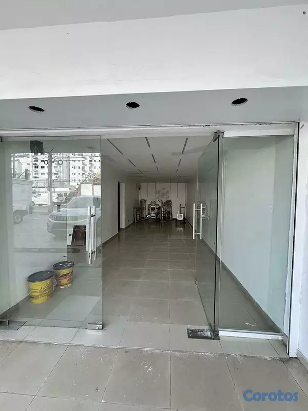 oficinas y locales comerciales - Local comercia en Alquiler en excelente ubicación  4