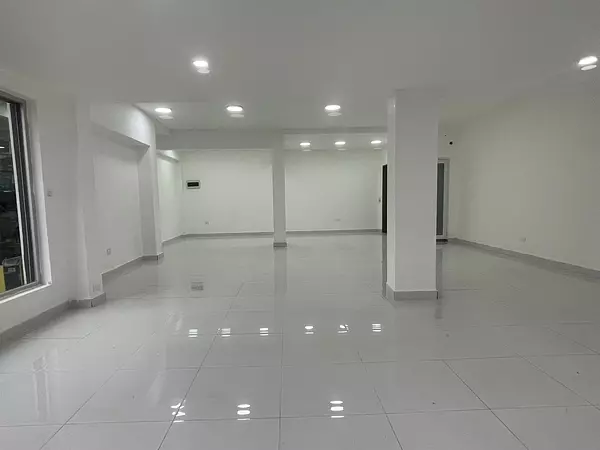 oficinas y locales comerciales - Local céntrico en Primer nivel 2
