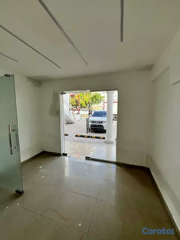 oficinas y locales comerciales - Local comercia en Alquiler en excelente ubicación  5